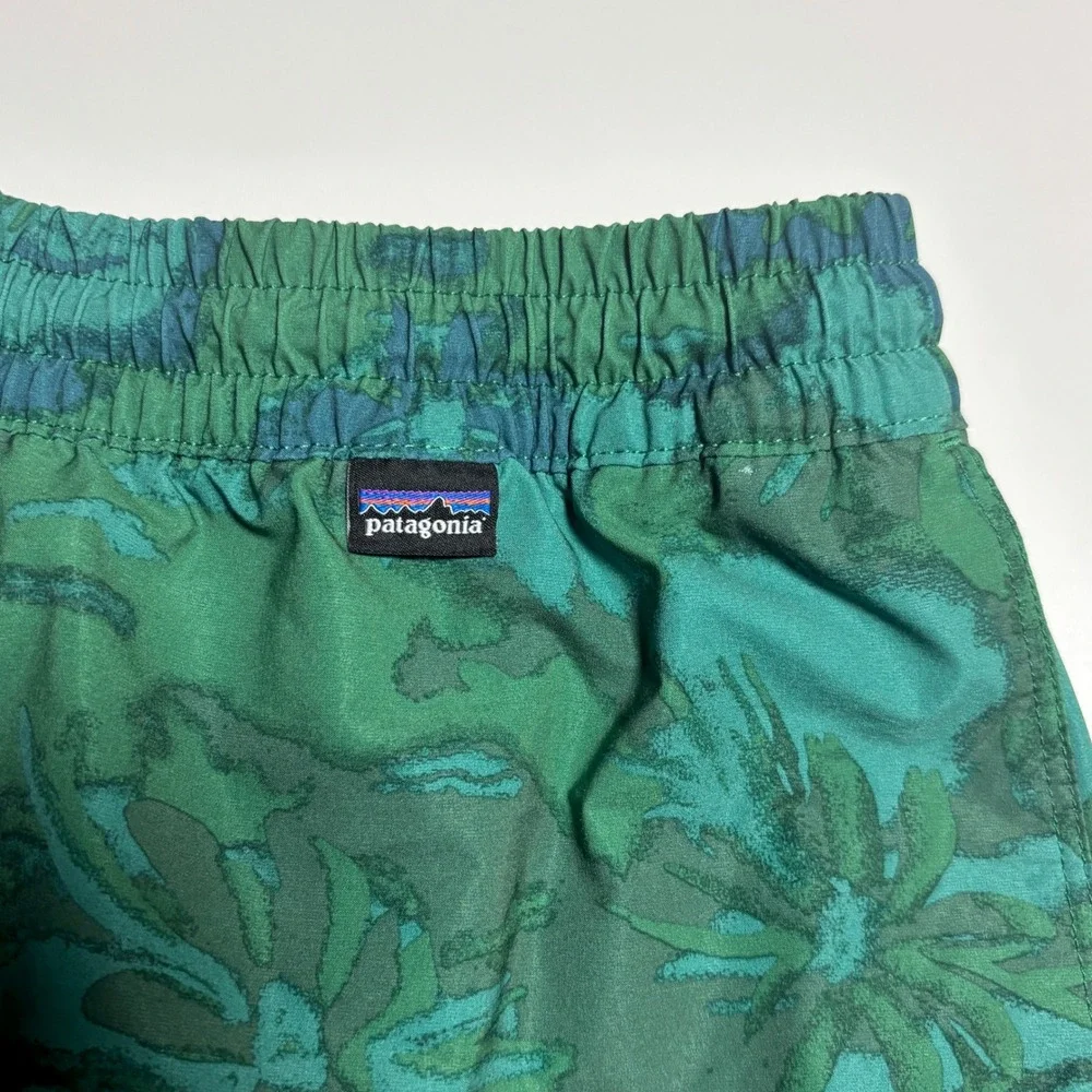 Patagonia hydro Volly Board Shorts Mens XL Green AOP Floral Tropical Beach